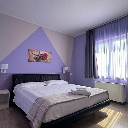 Albergo Trattoria Italia 데센자노델가르다 외부 사진