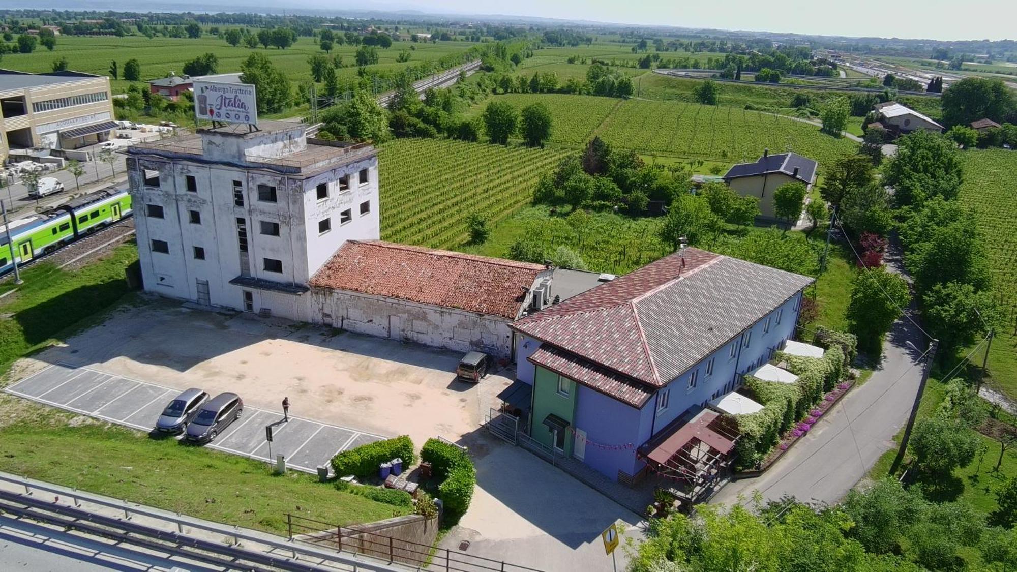 Albergo Trattoria Italia 데센자노델가르다 외부 사진